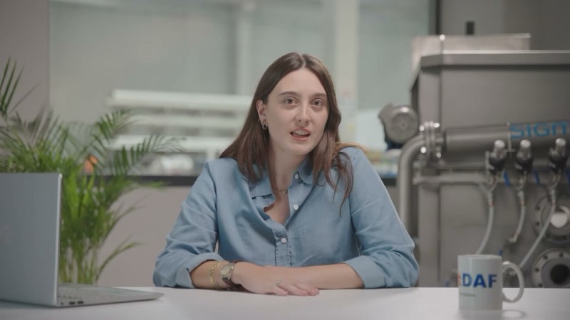 Fotograma de «Sistema DAF Plug & Play: com funciona», vídeo corporatiu formatiu per a SIGMADAF